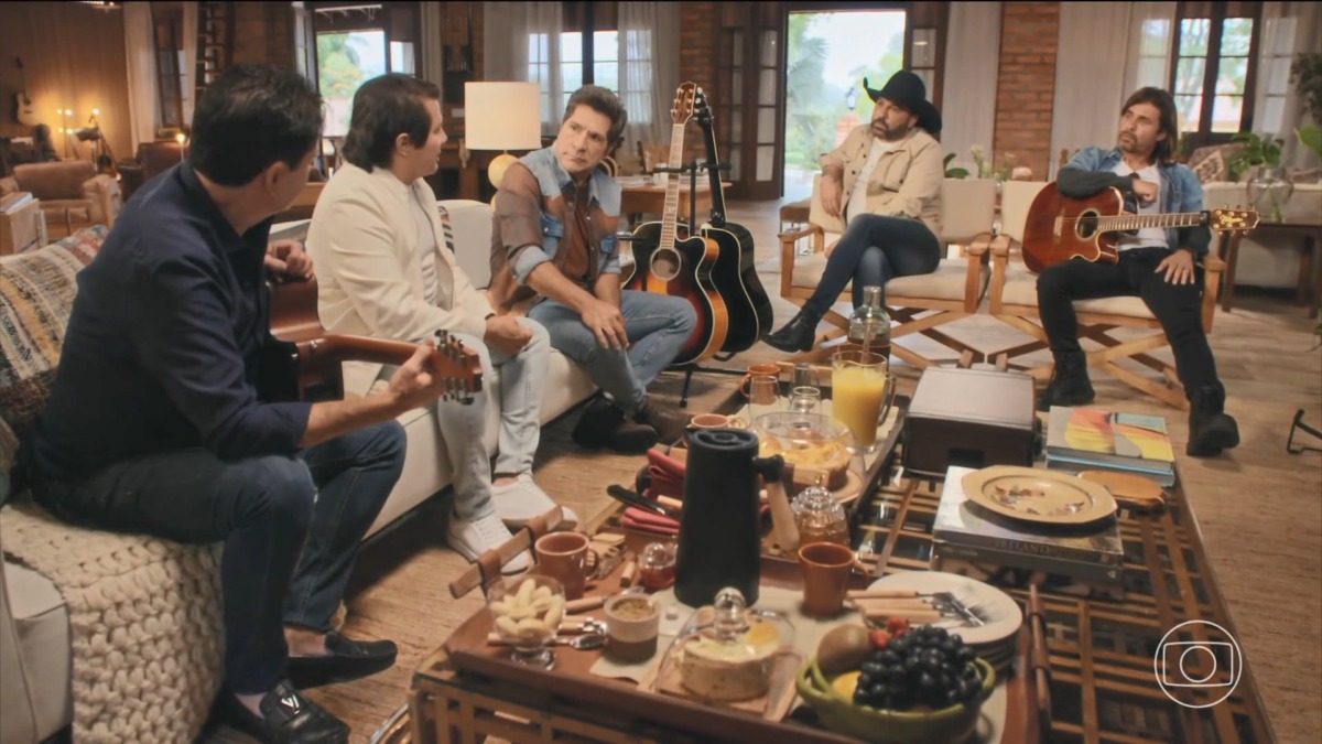 Gian & Giovani e Edson & Hudson na sala da fazenda do cantor Daniel