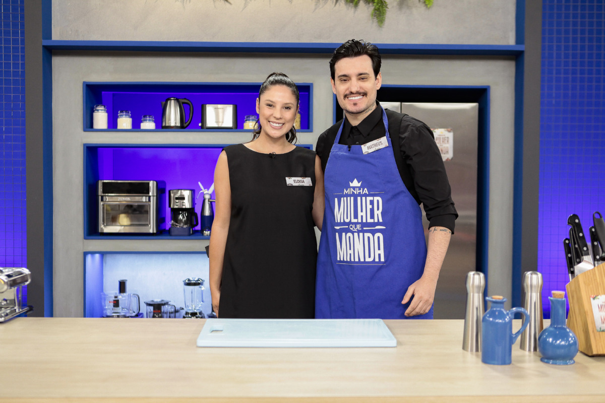 Matheus e Eloisa Santoro  na cozinha azul do quadro do Domingo Legal