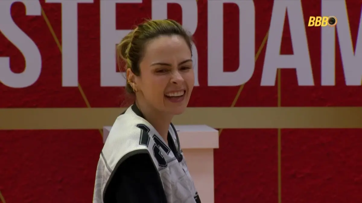 Ana Paual sorrindo